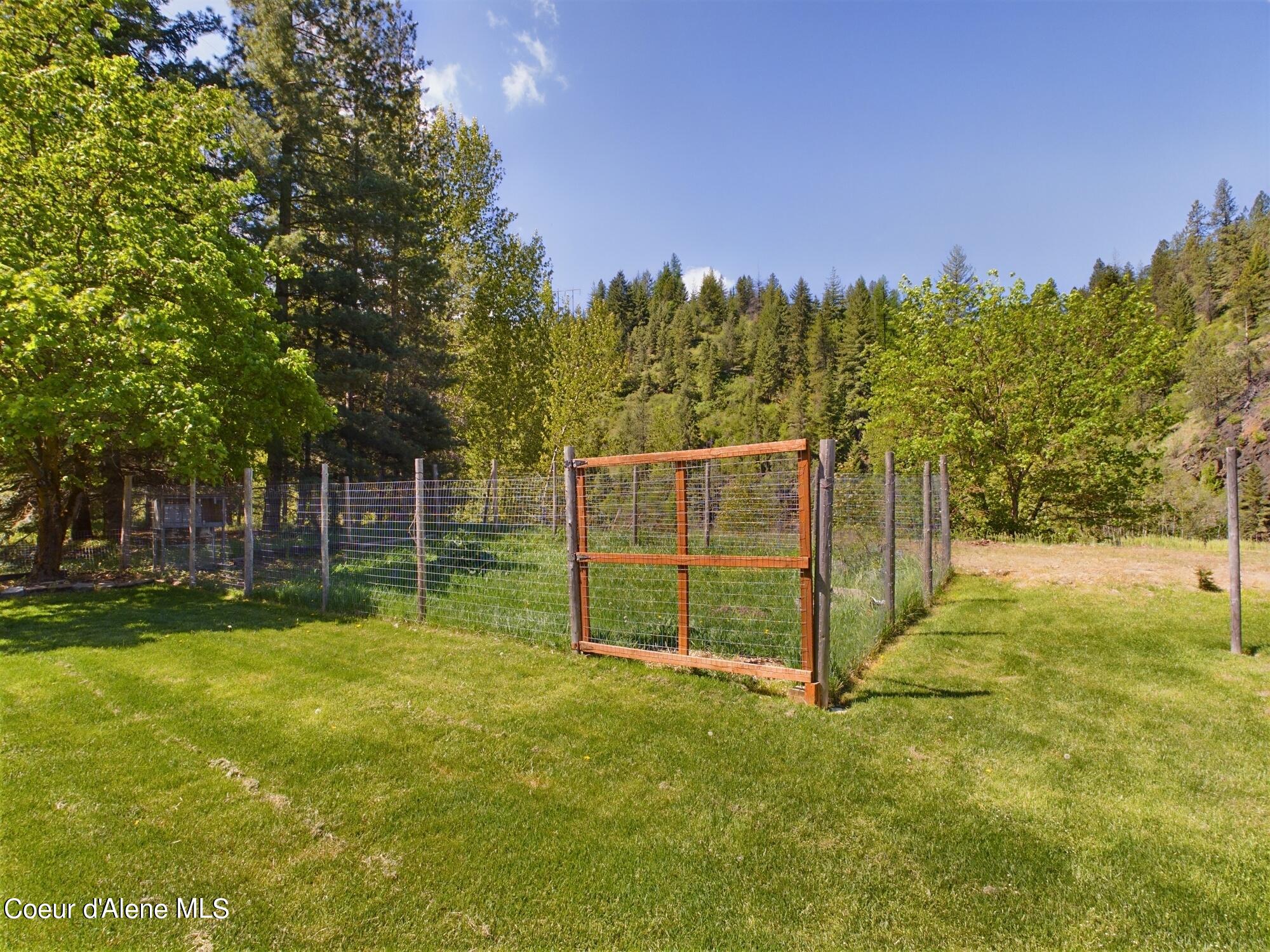1588 Pinecreek Rd
