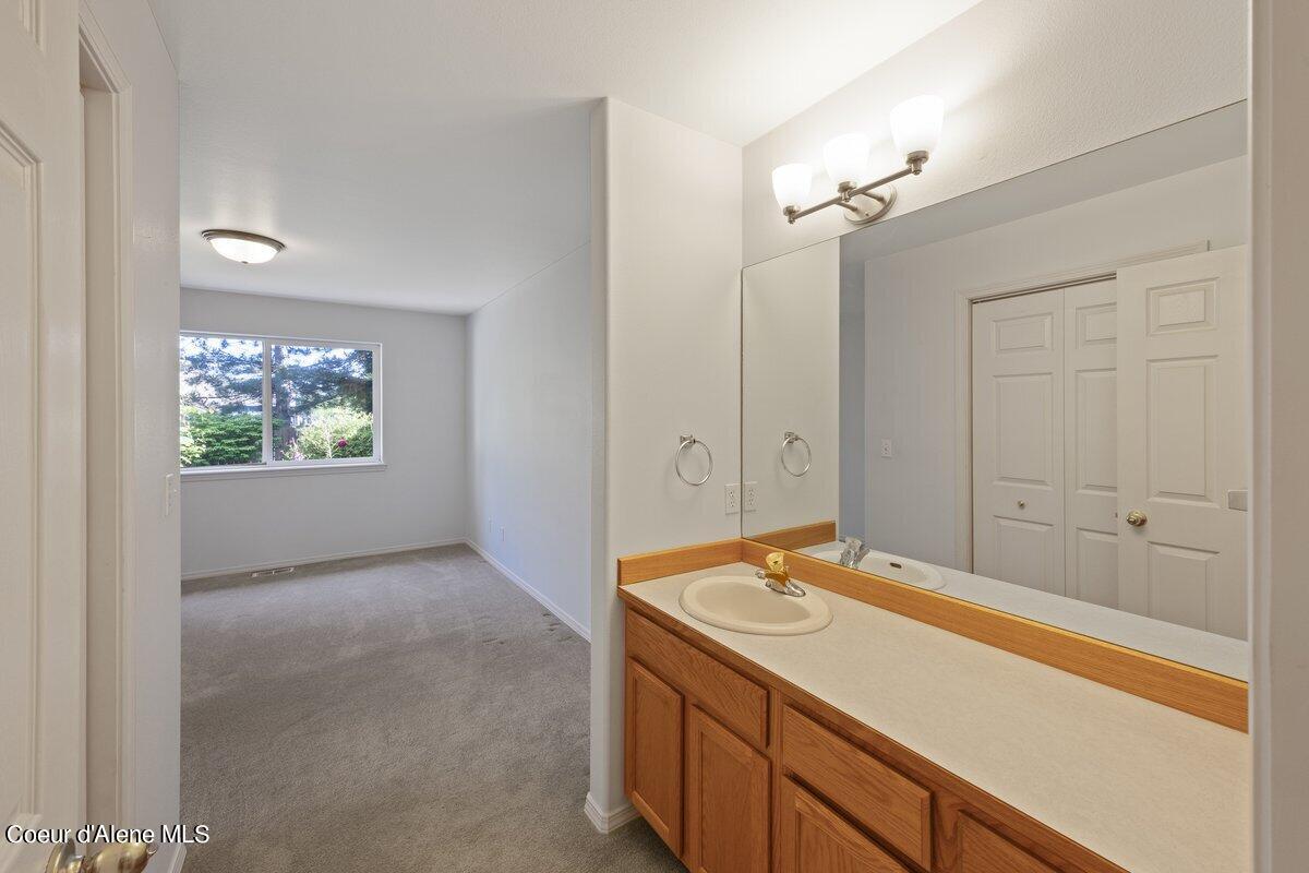 214 E KNOTTY PINE LN, Coeur d'Alene