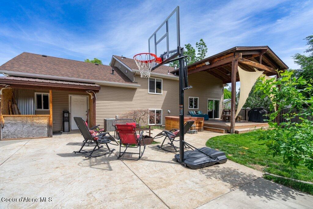 10505 N EMIG RD