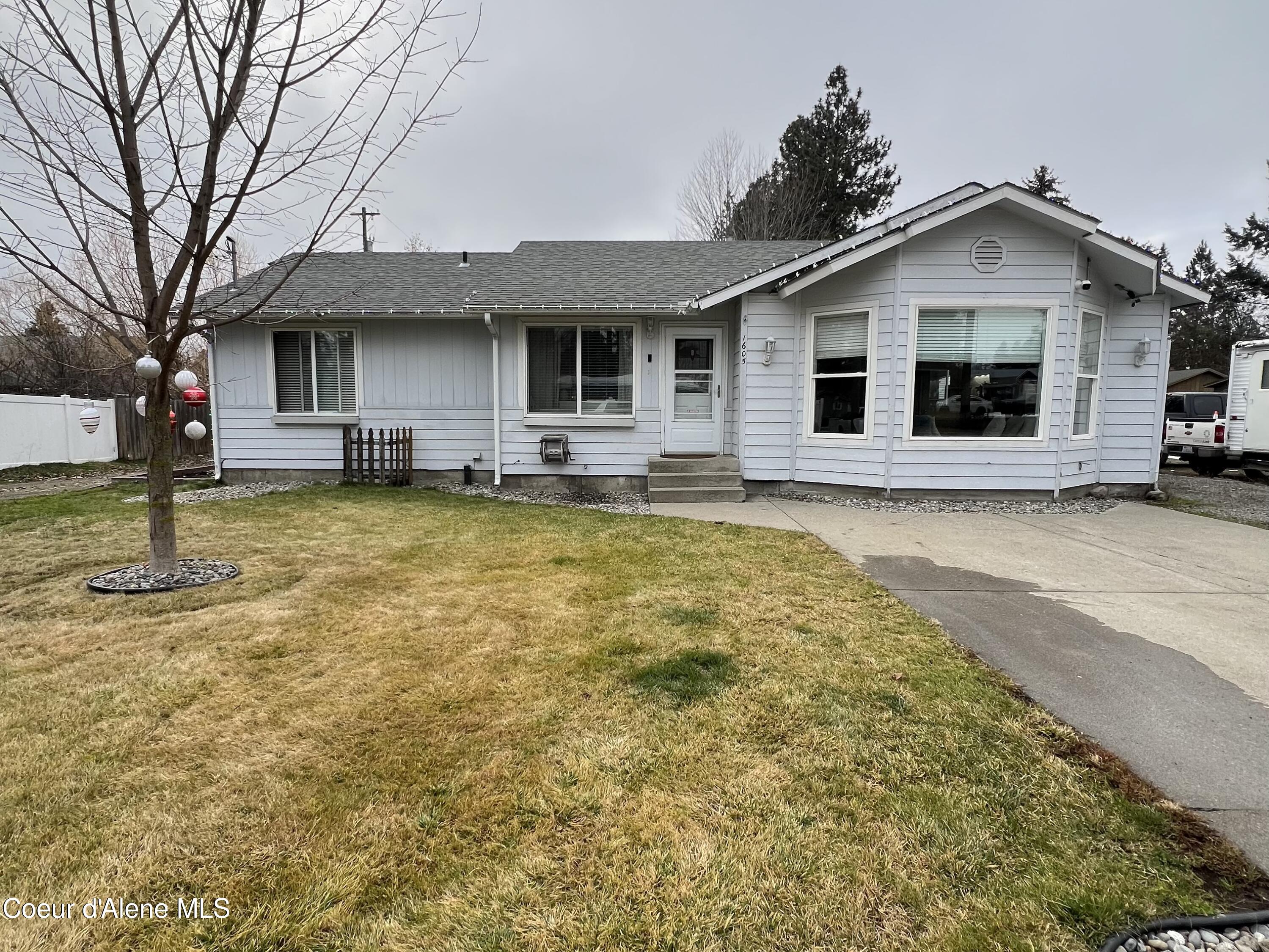 1605 N LINCOLN ST