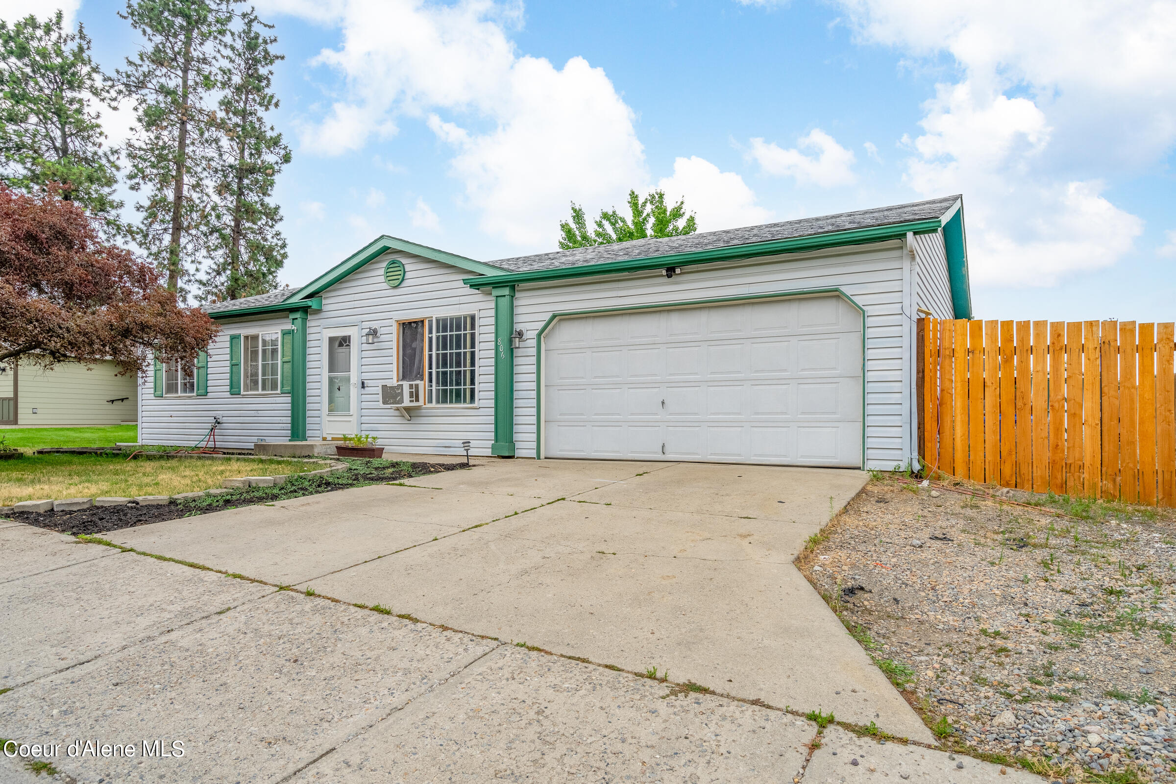 806 E GLACIER PEAK DR