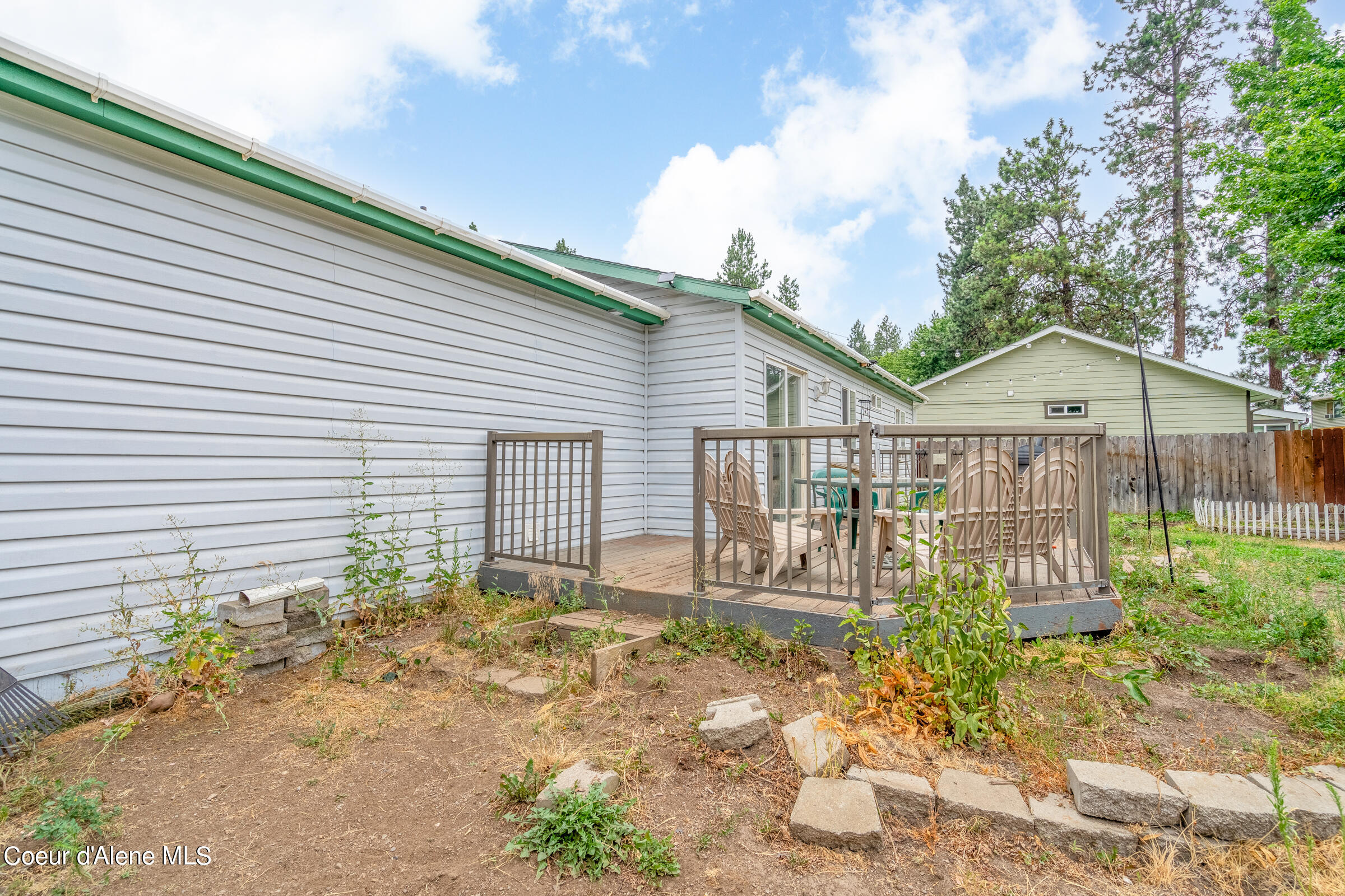 806 E GLACIER PEAK DR