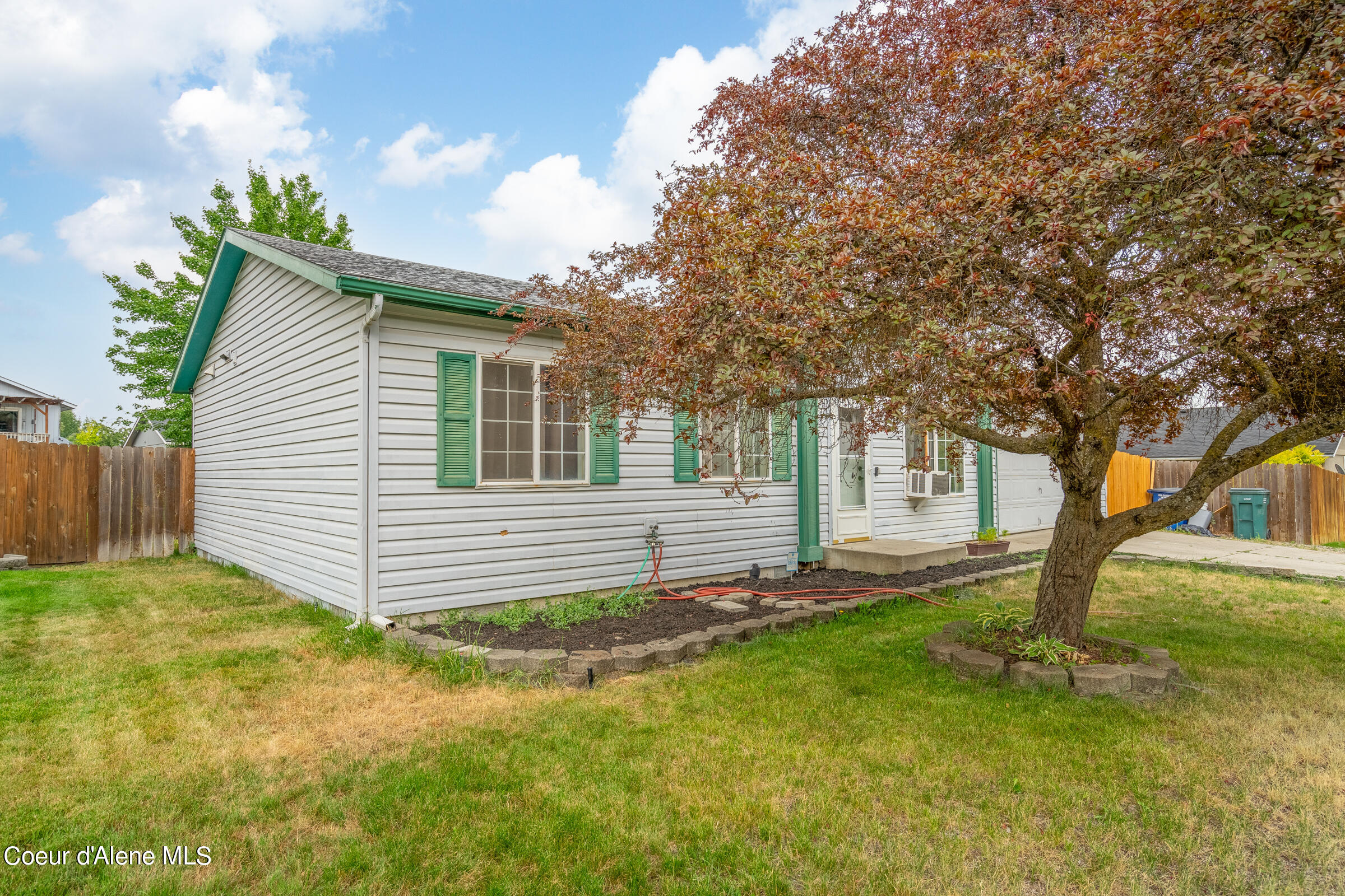 806 E GLACIER PEAK DR