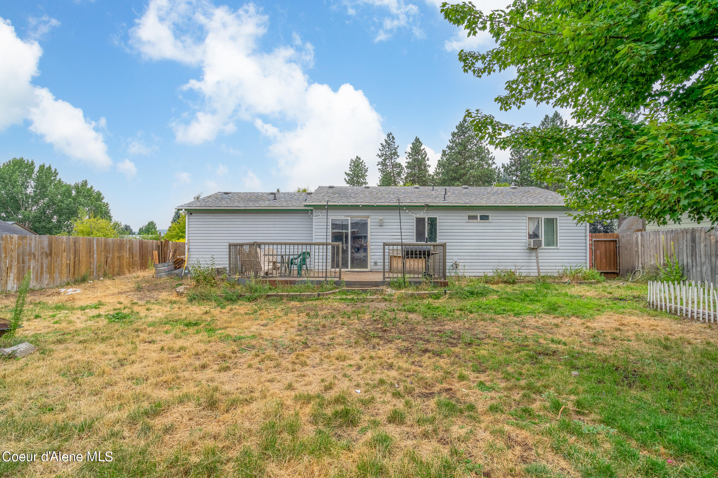 806 E GLACIER PEAK DR