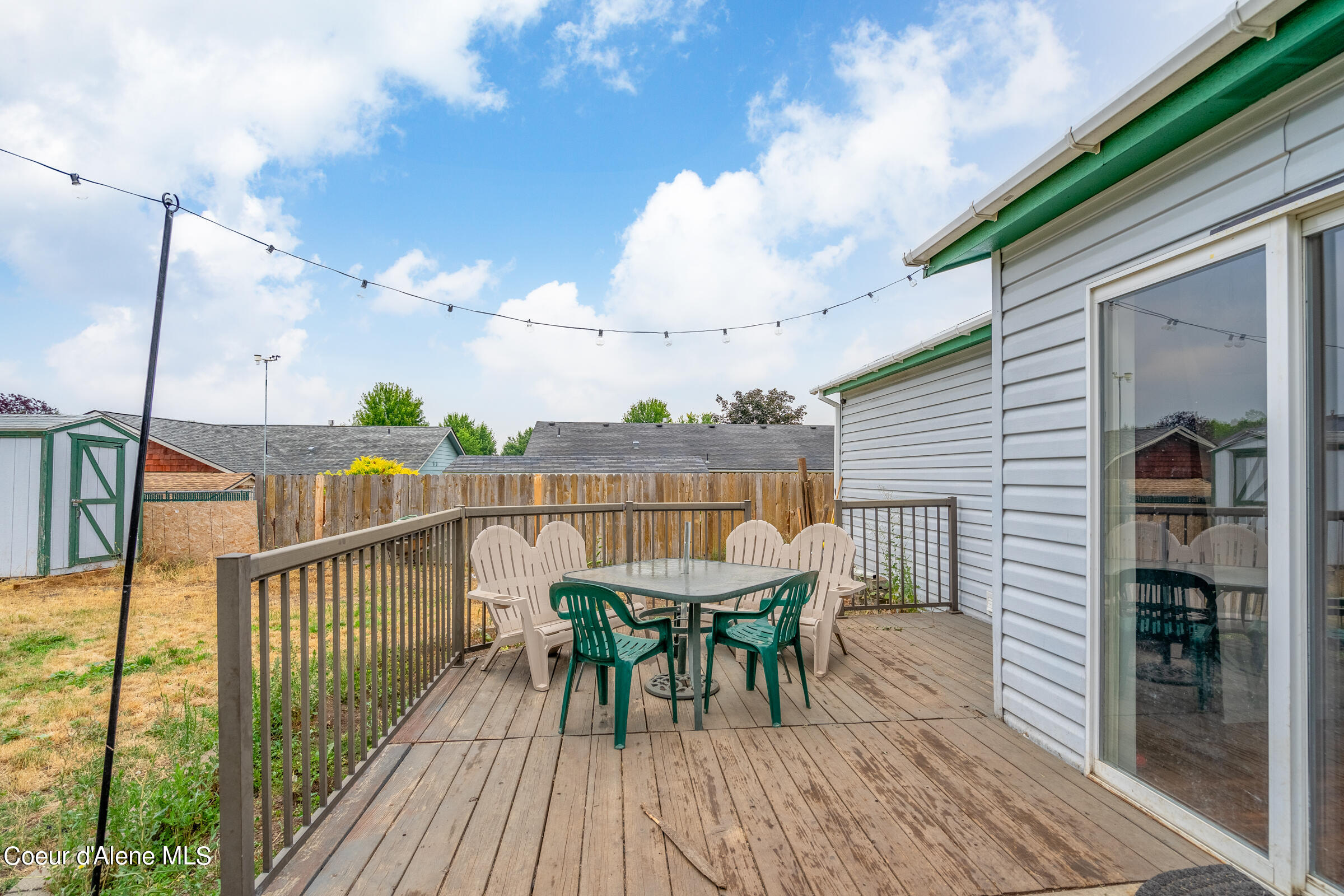 806 E GLACIER PEAK DR