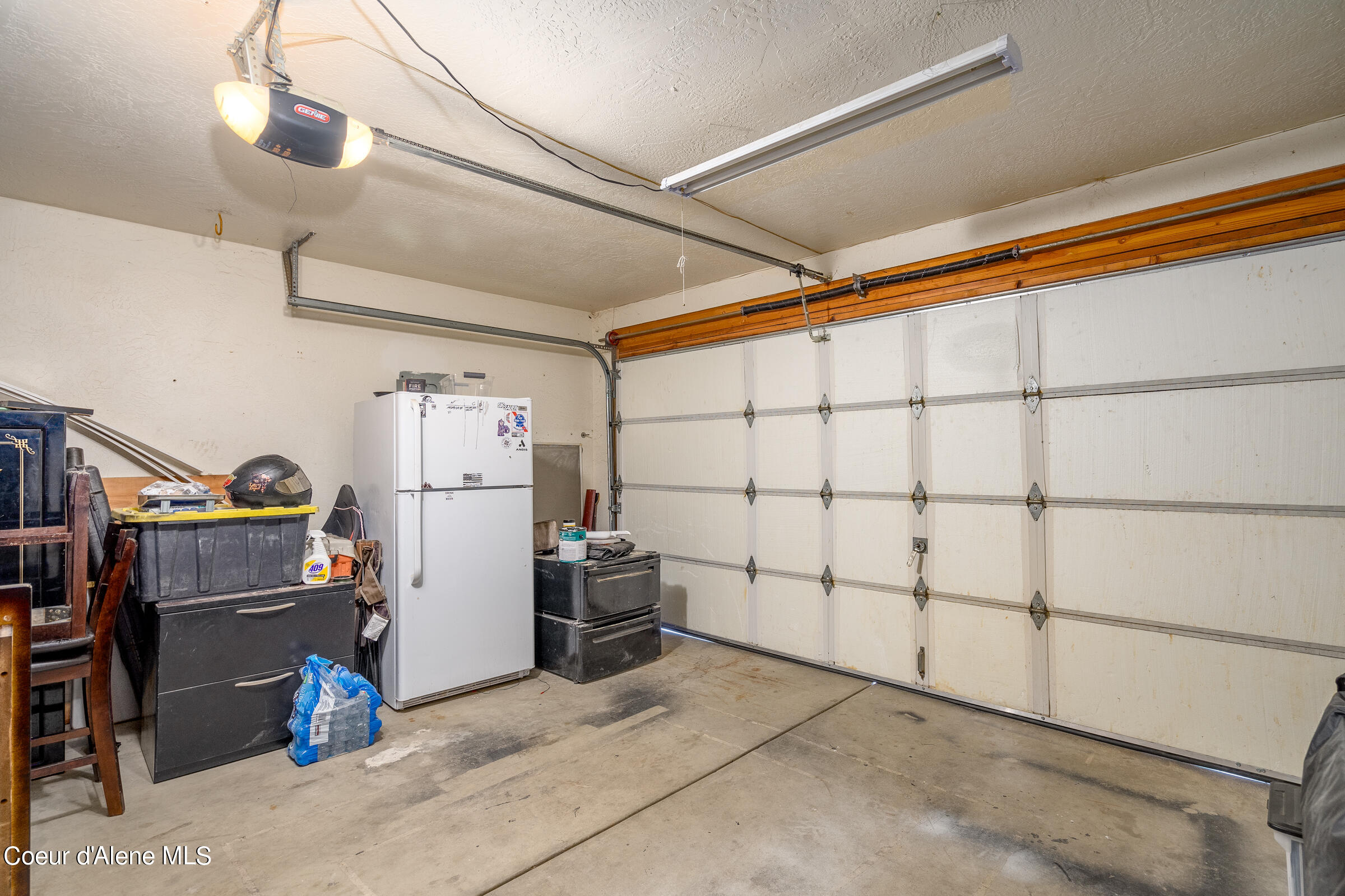 806 E GLACIER PEAK DR