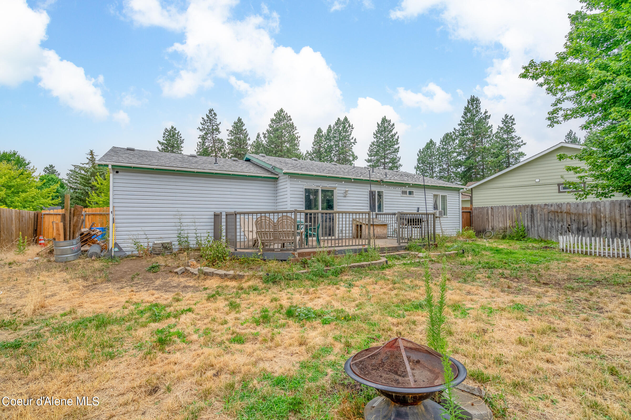 806 E GLACIER PEAK DR