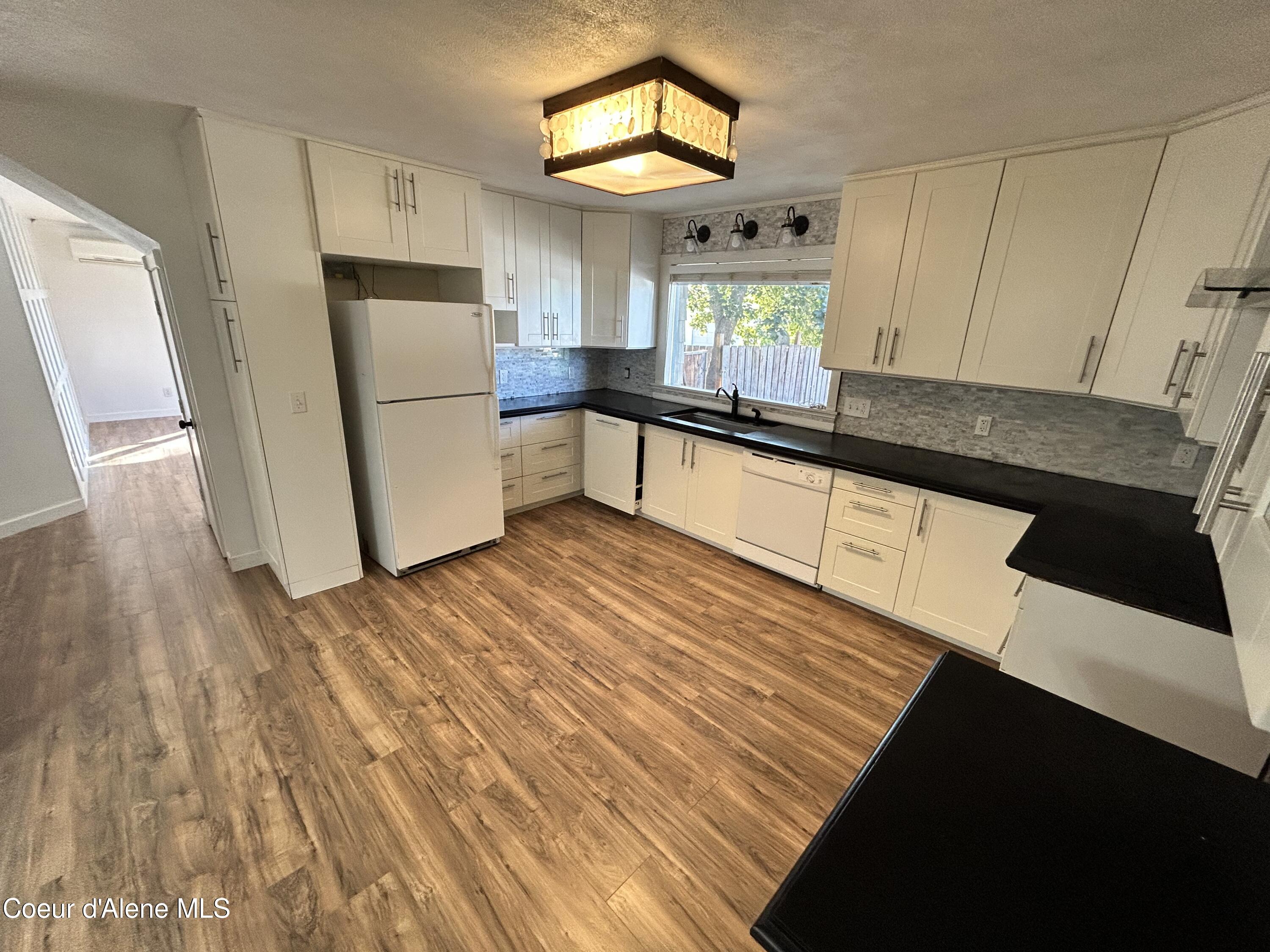489 E Jefferson Ave