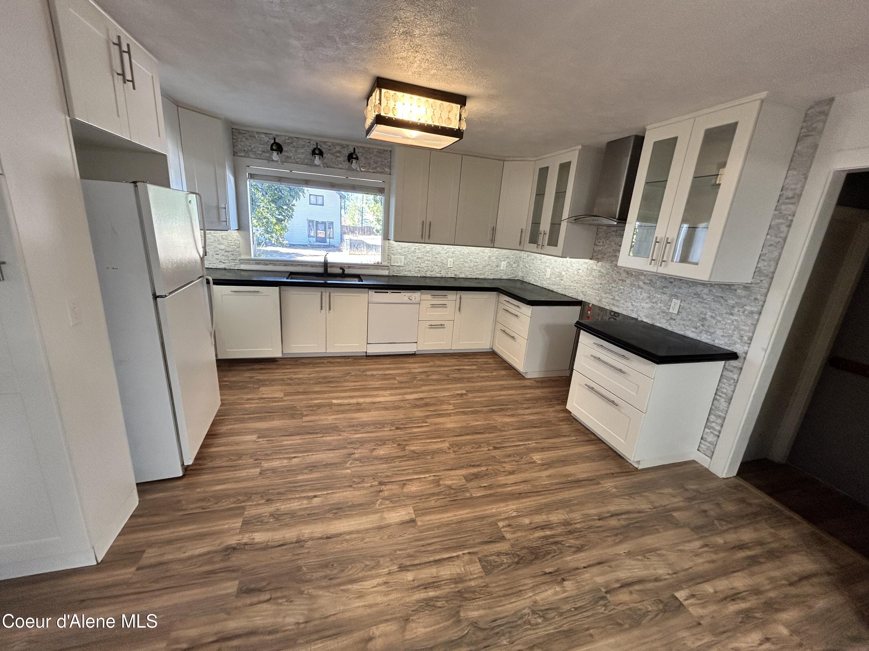 489 E Jefferson Ave