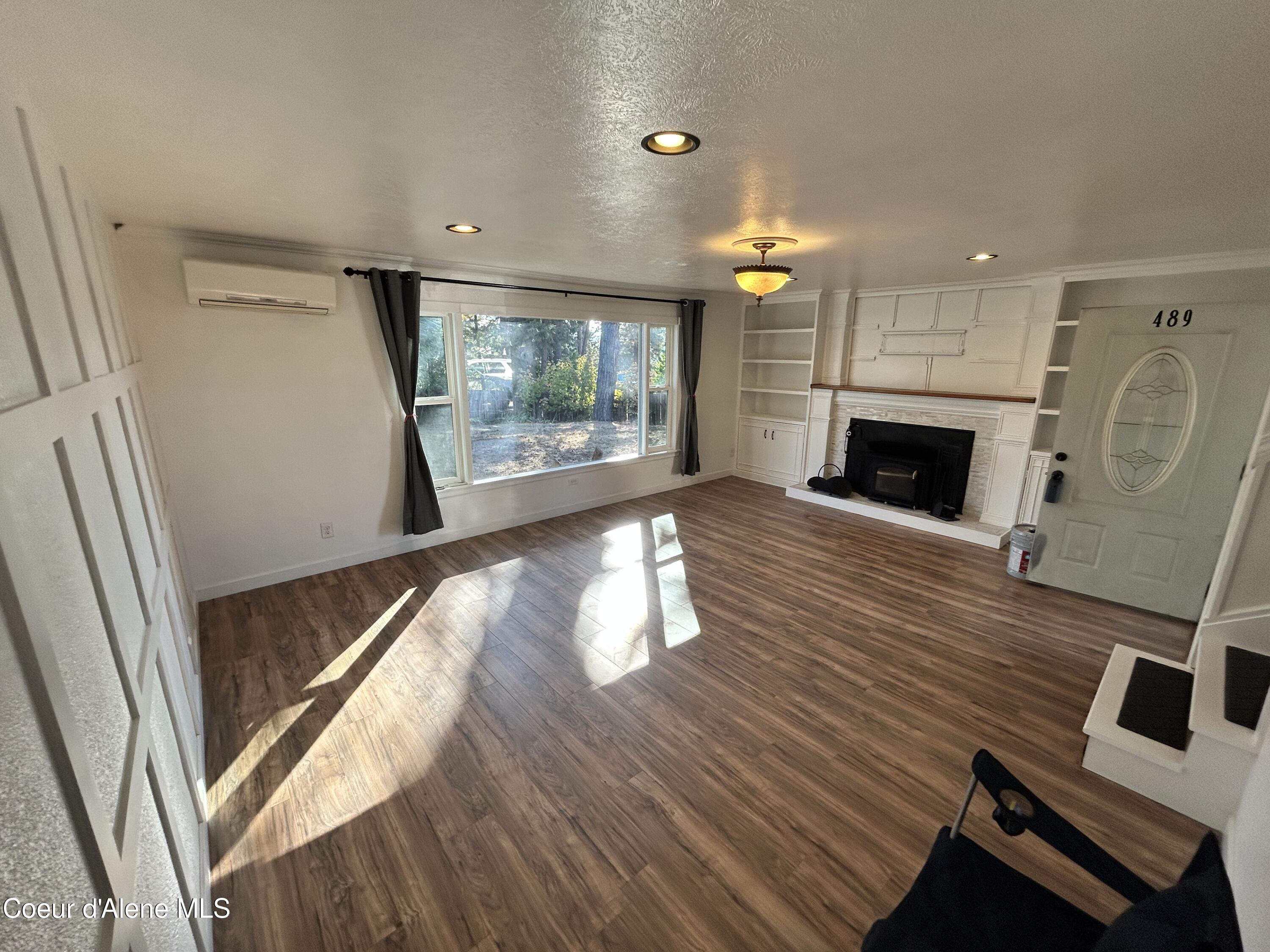 489 E Jefferson Ave