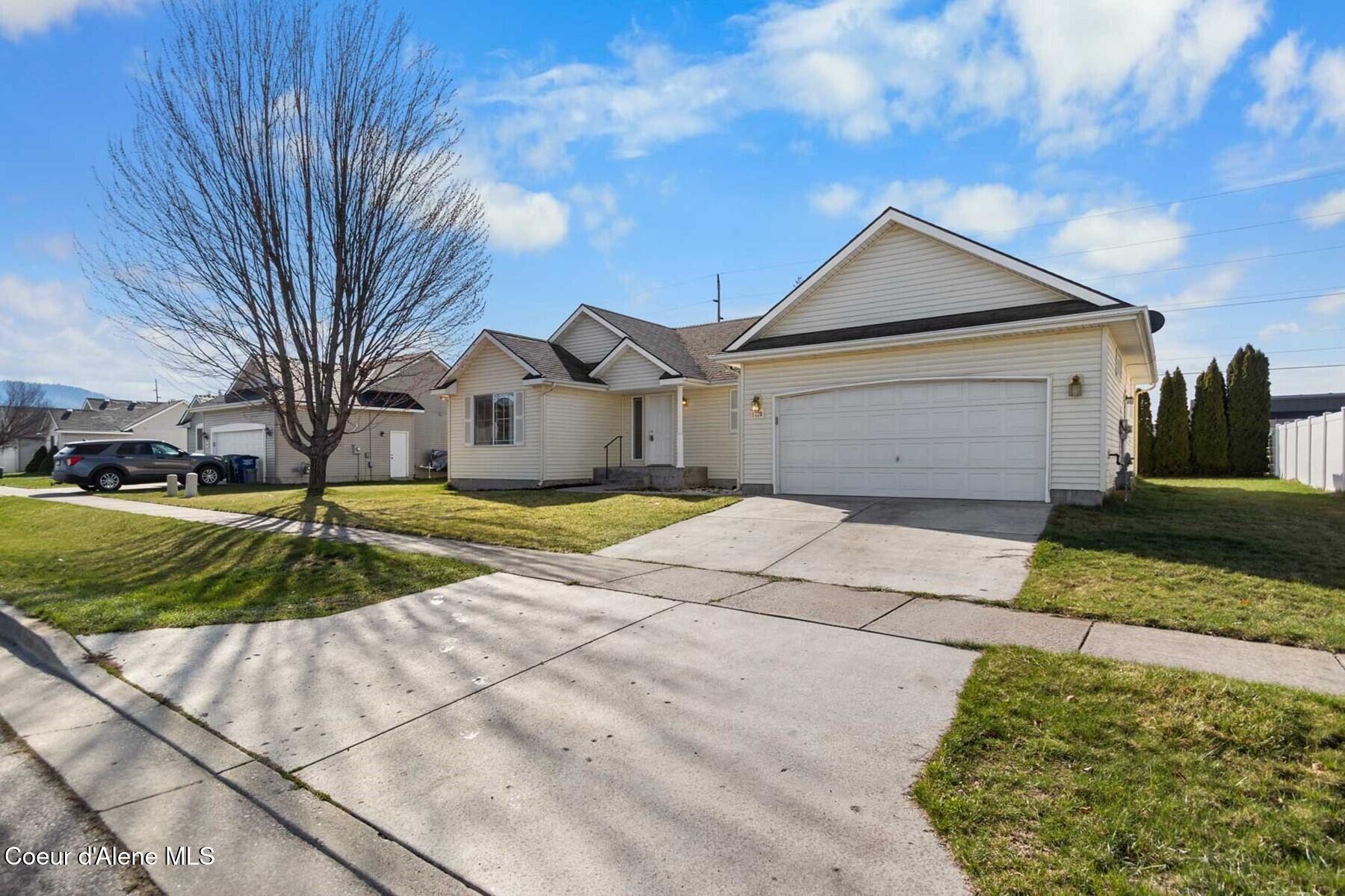 8220 N Ainsworth Dr