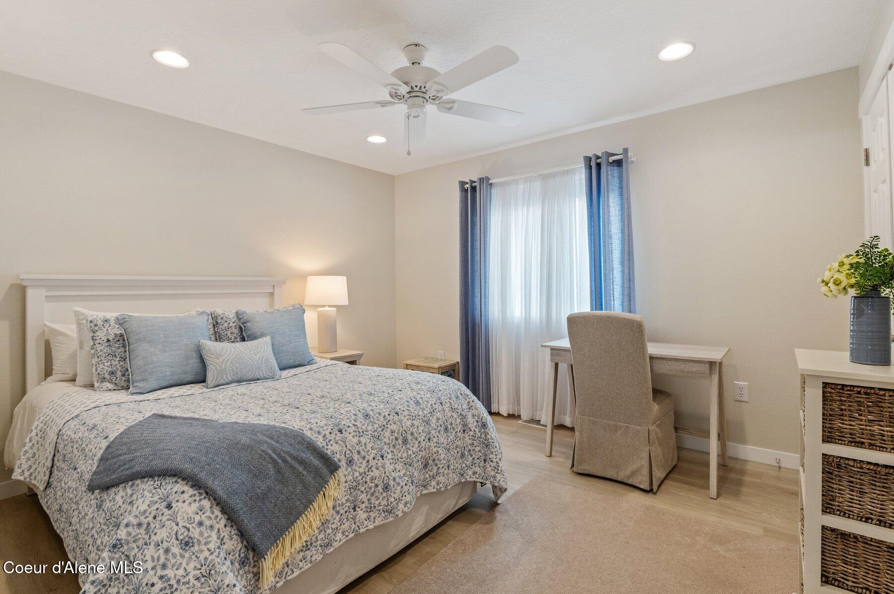 5835 E STEAMBOAT BEND