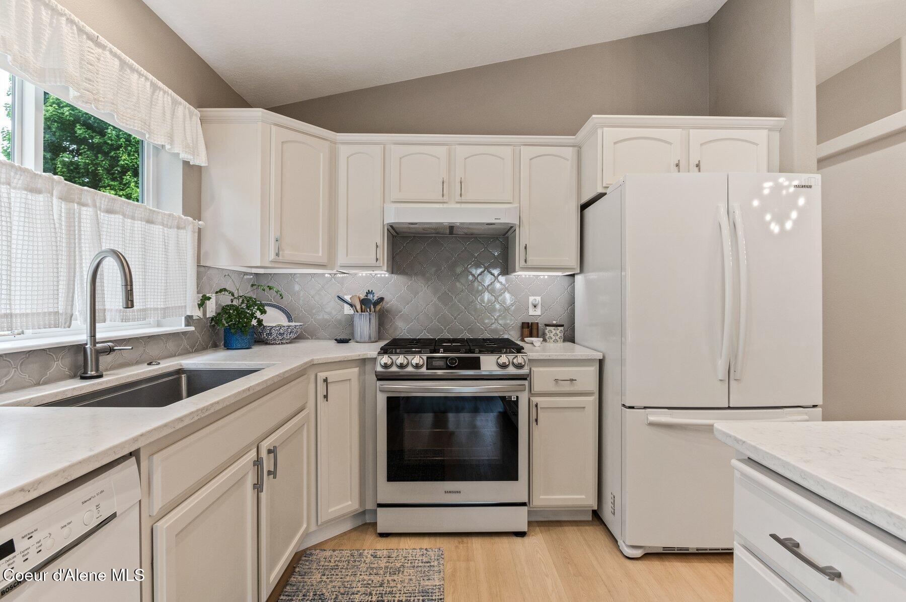5835 E STEAMBOAT BEND