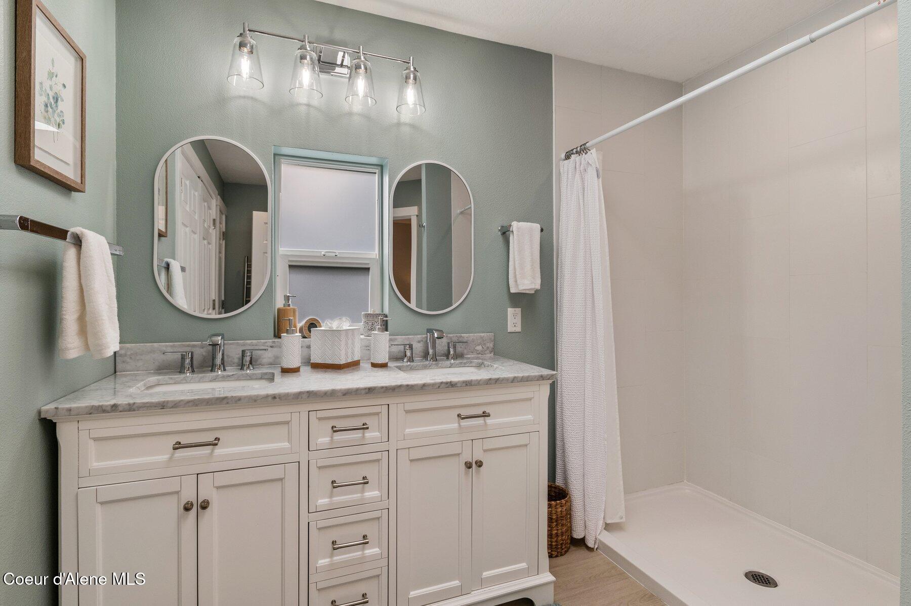 5835 E STEAMBOAT BEND
