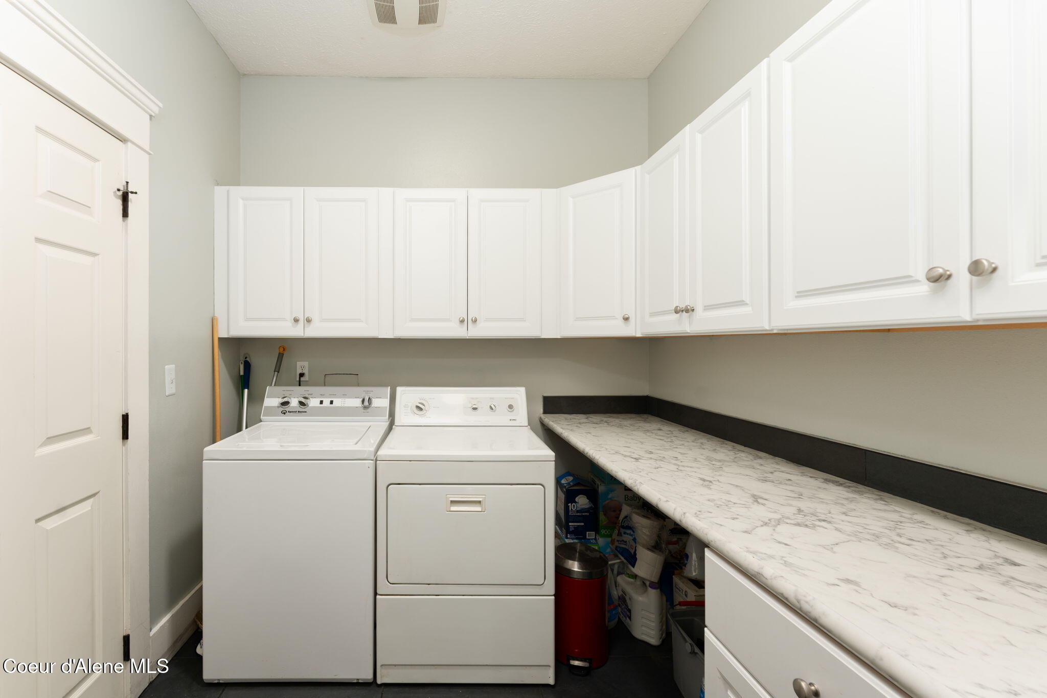 1673 Christopher Ln