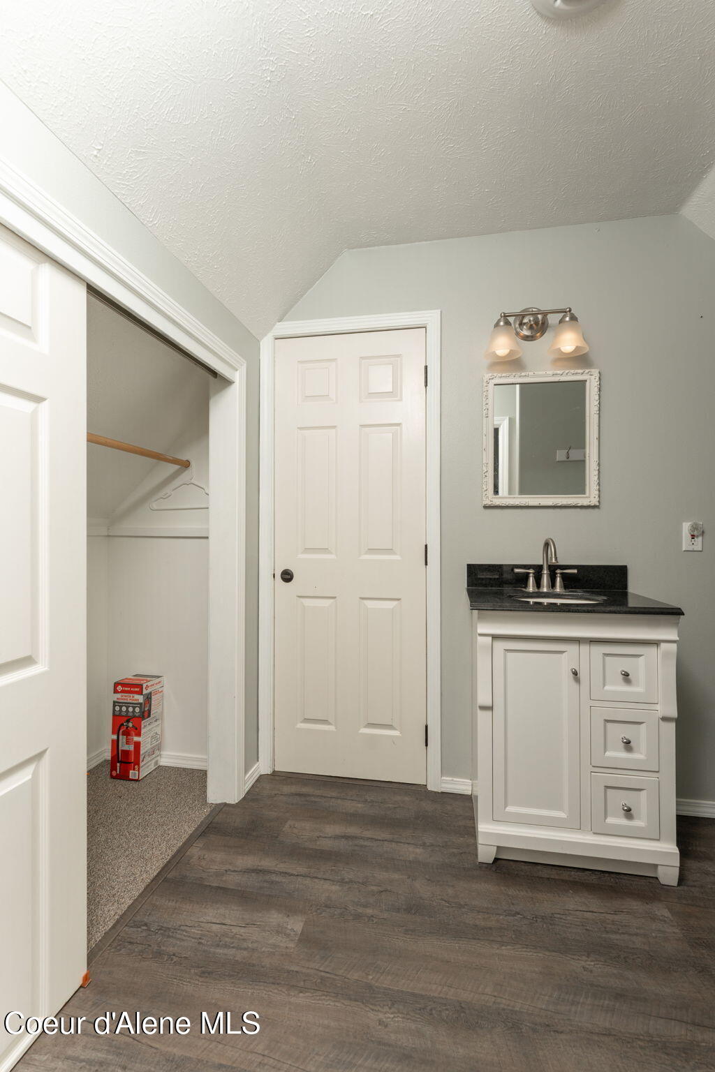 1673 Christopher Ln