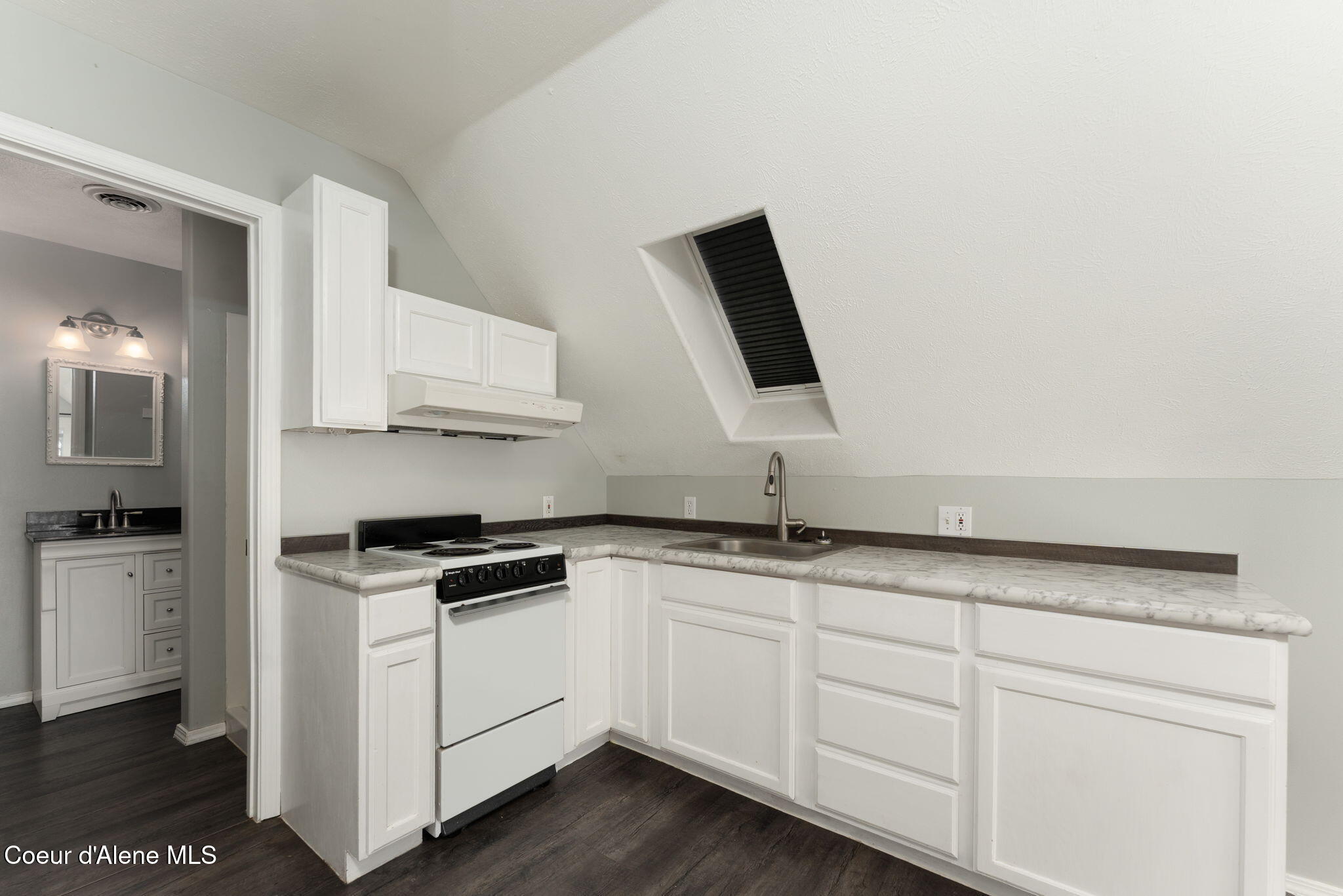 1673 Christopher Ln