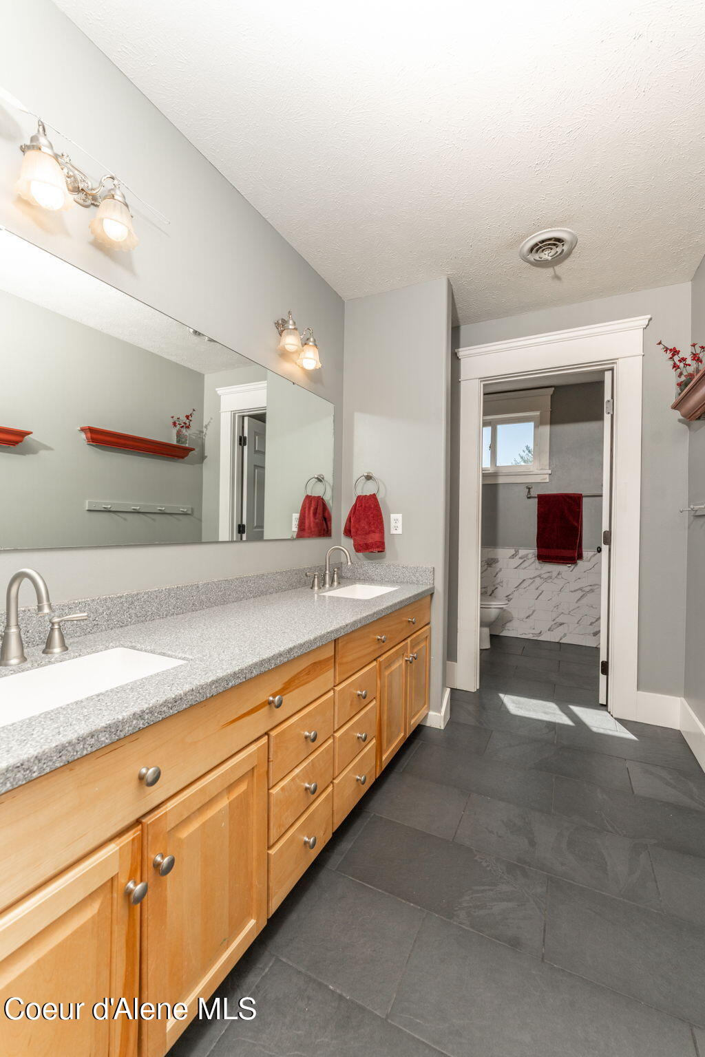 1673 Christopher Ln