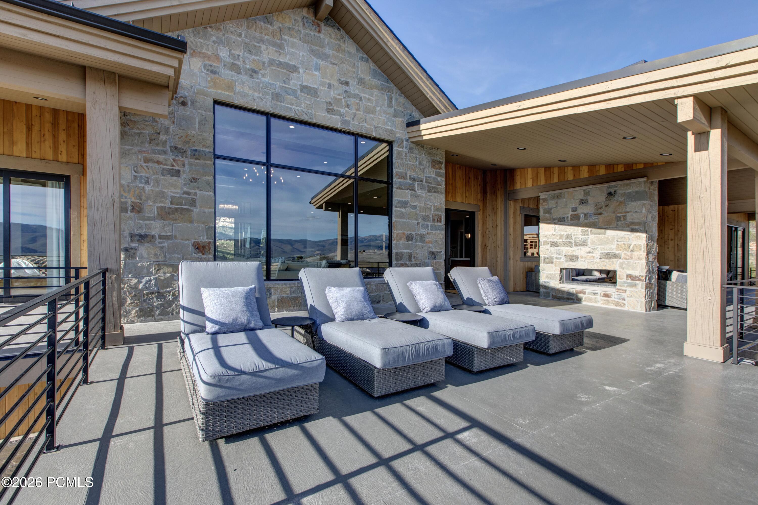 2566 E Boulder Top Way