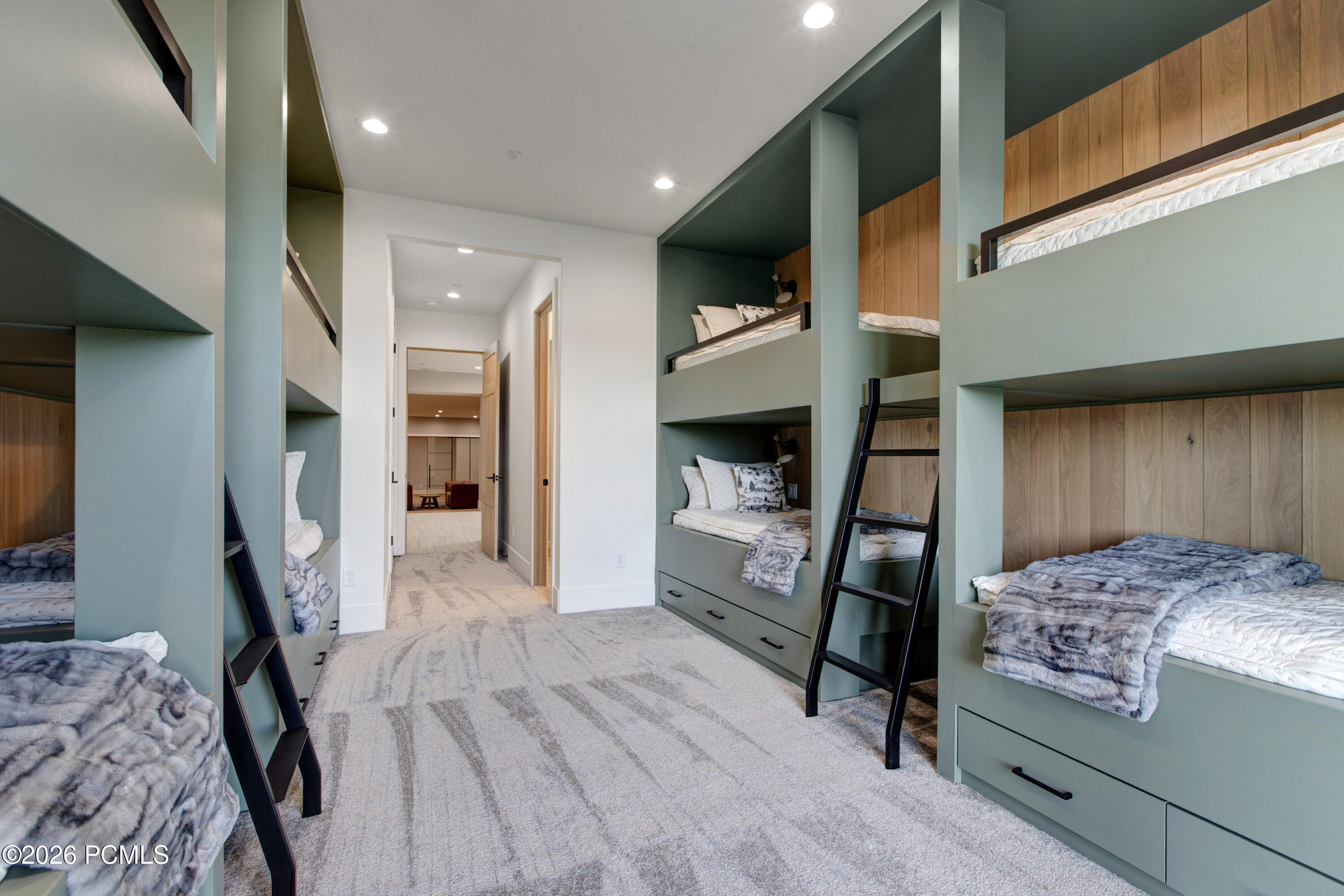 2566 E Boulder Top Way