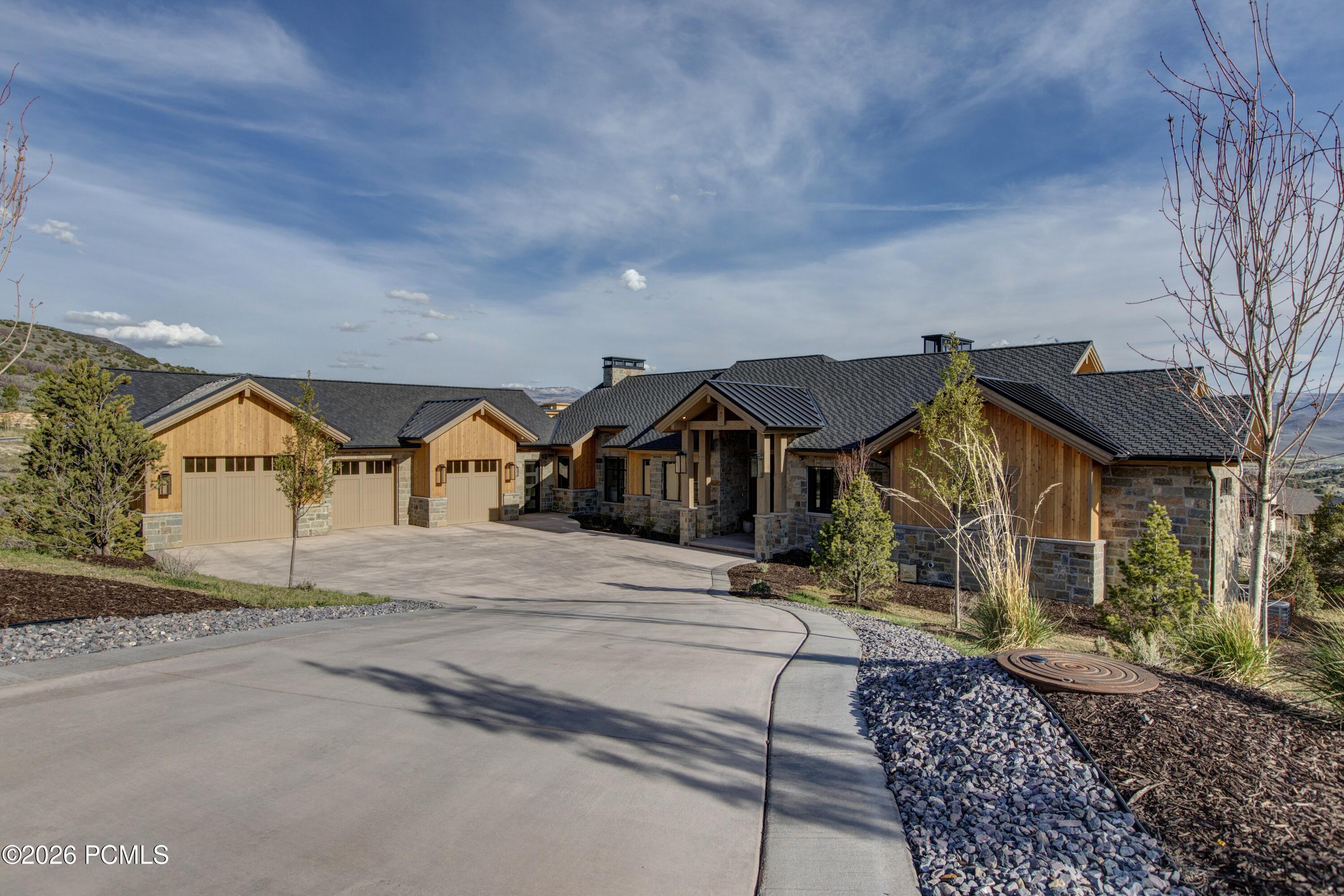 2566 E Boulder Top Way