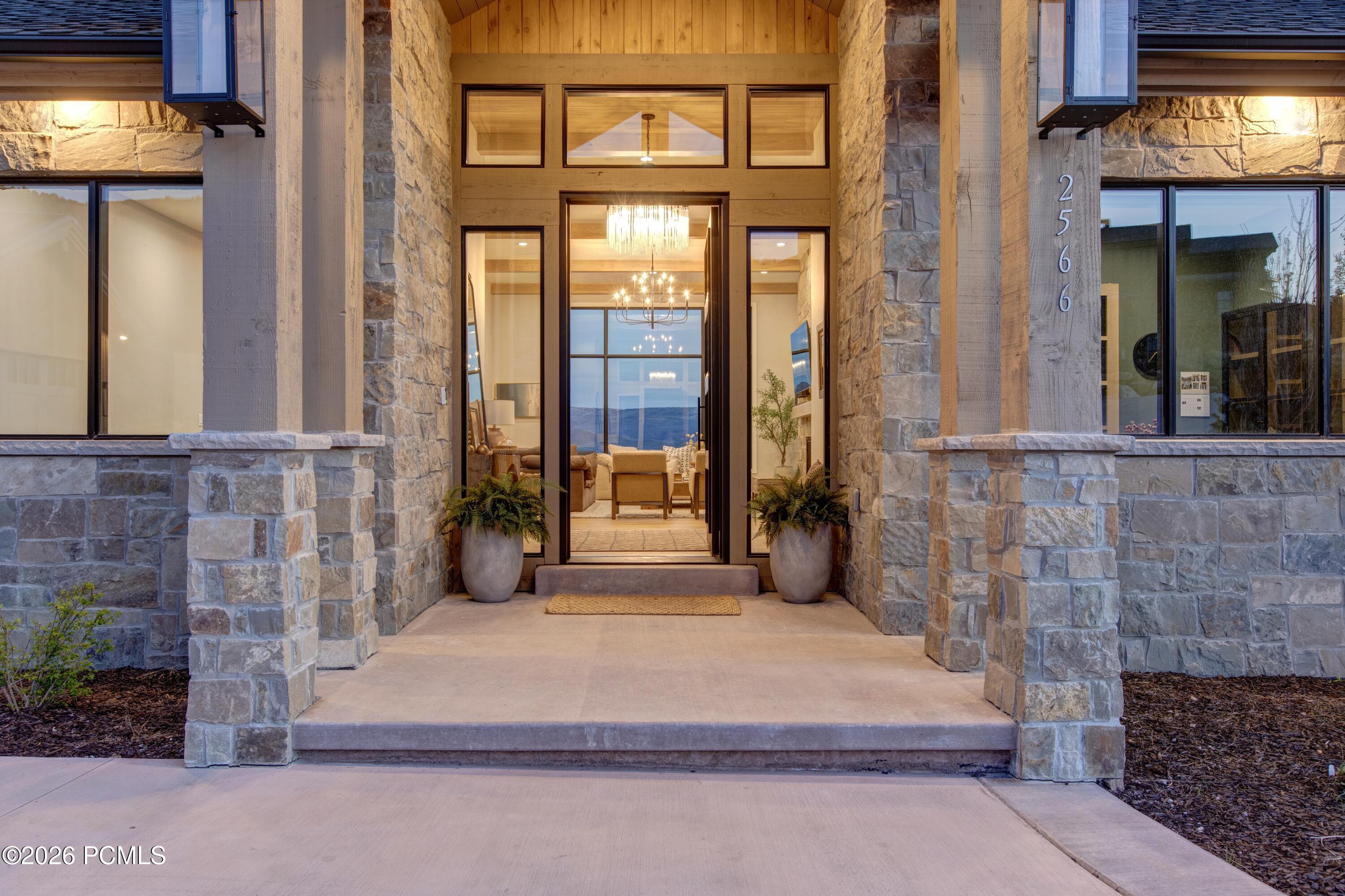 2566 E Boulder Top Way