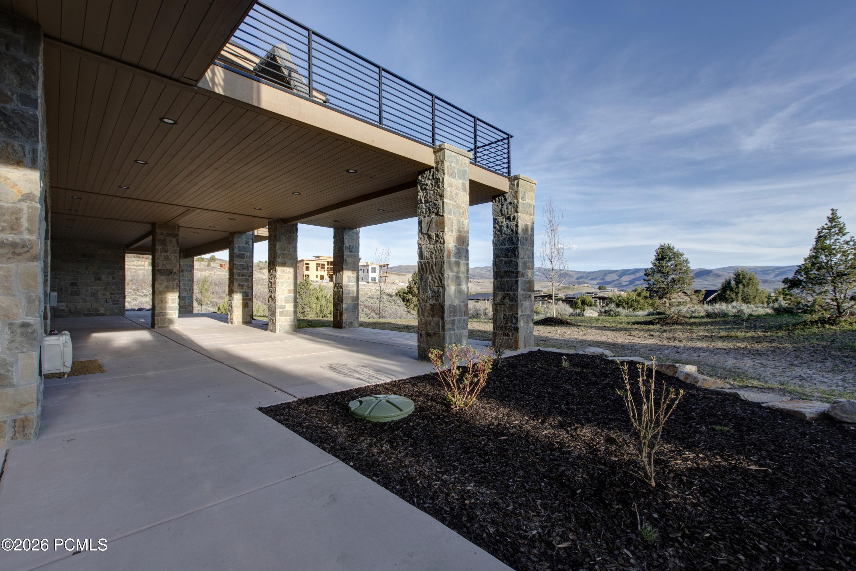 2566 E Boulder Top Way