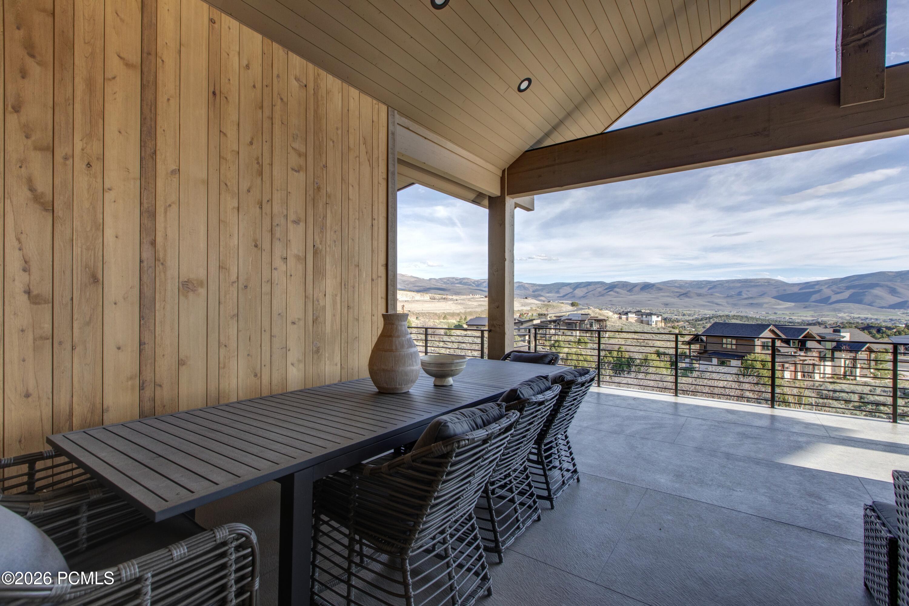 2566 E Boulder Top Way