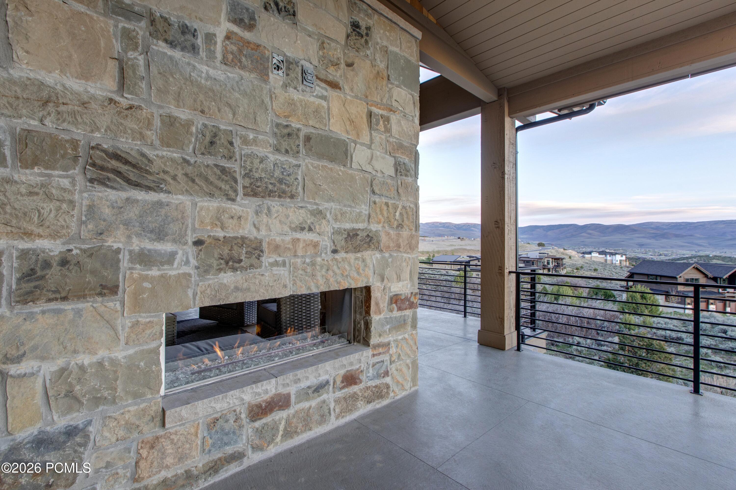 2566 E Boulder Top Way
