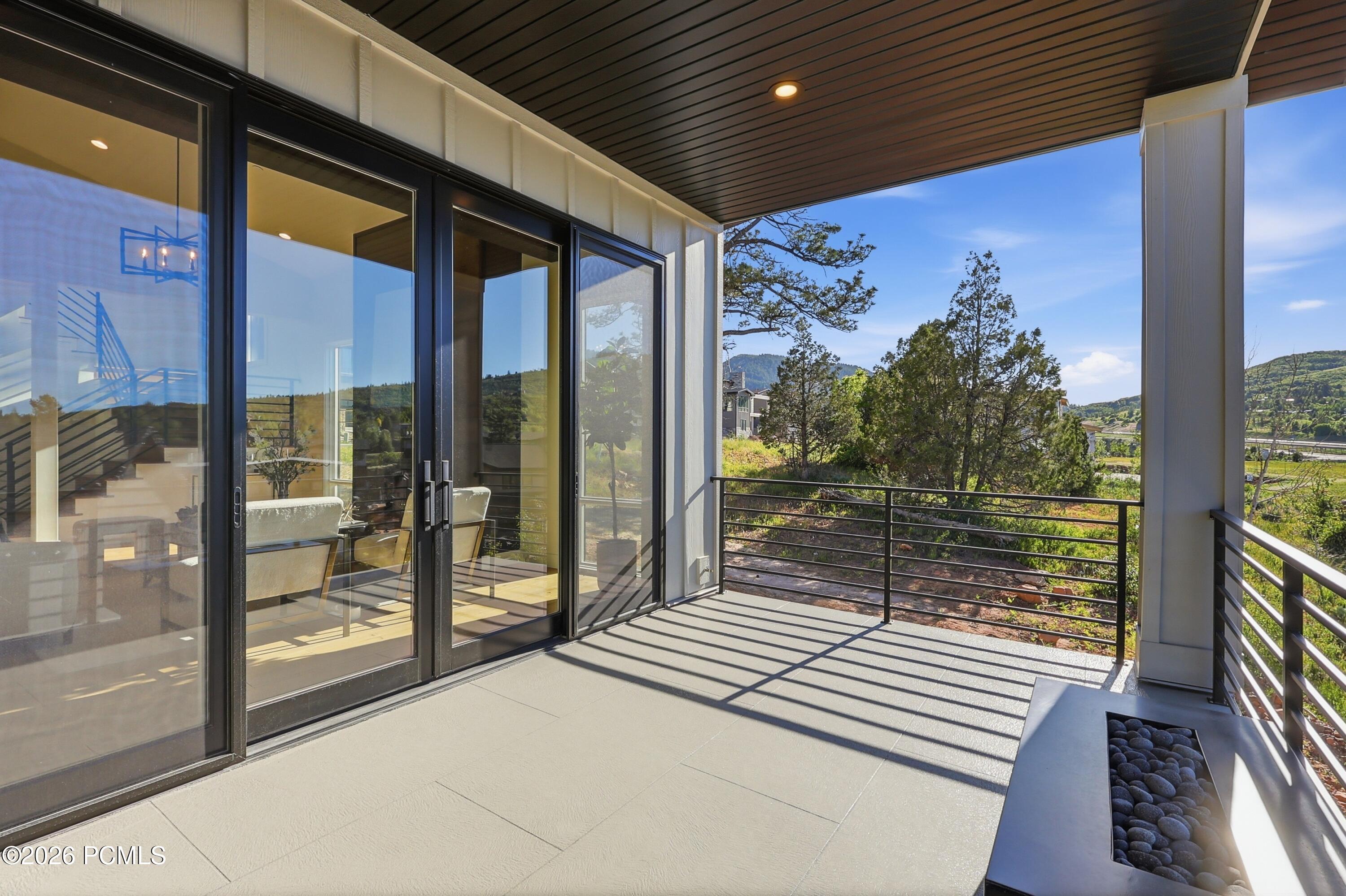 4060 W Crest Court