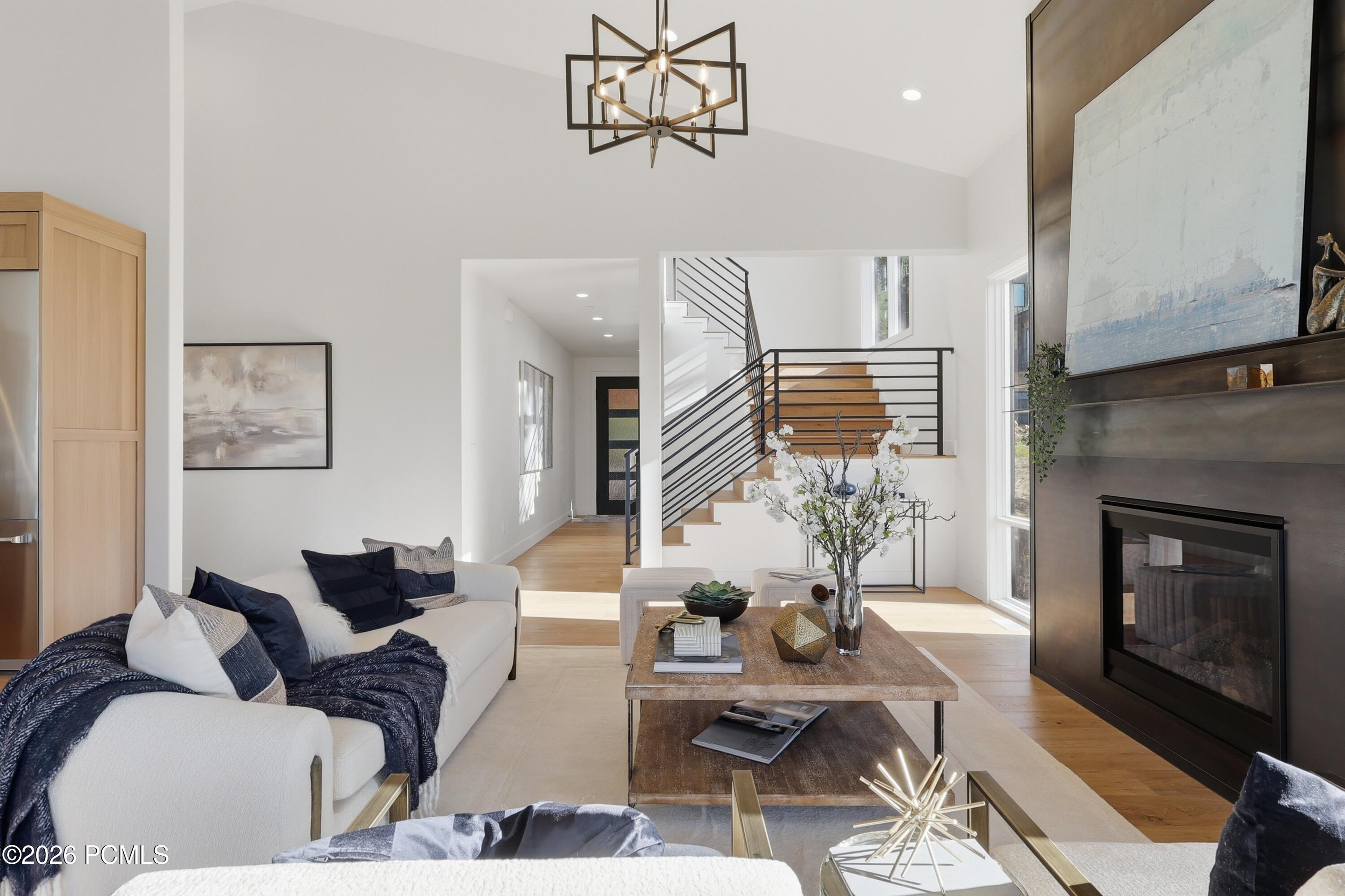 4060 W Crest Court