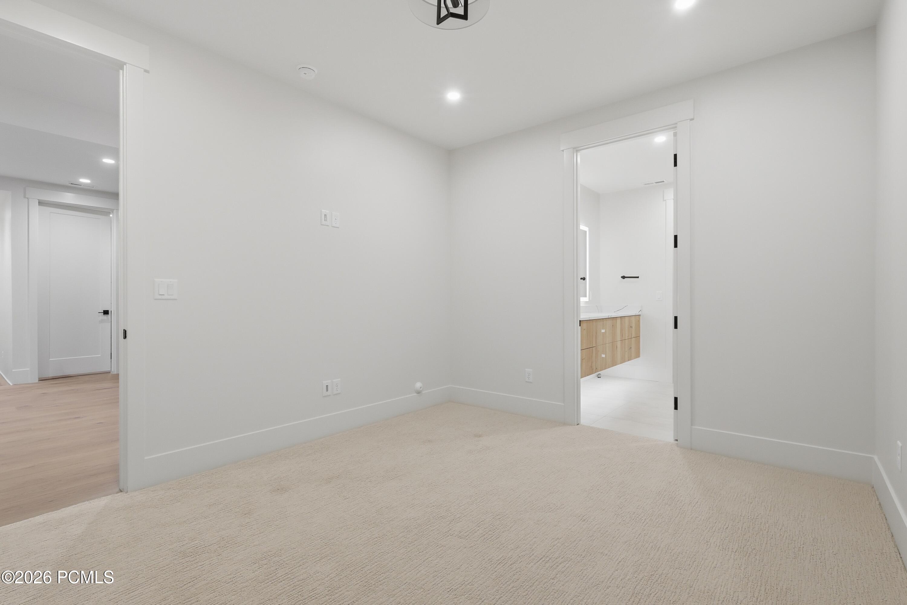 11386 N White Tail Court