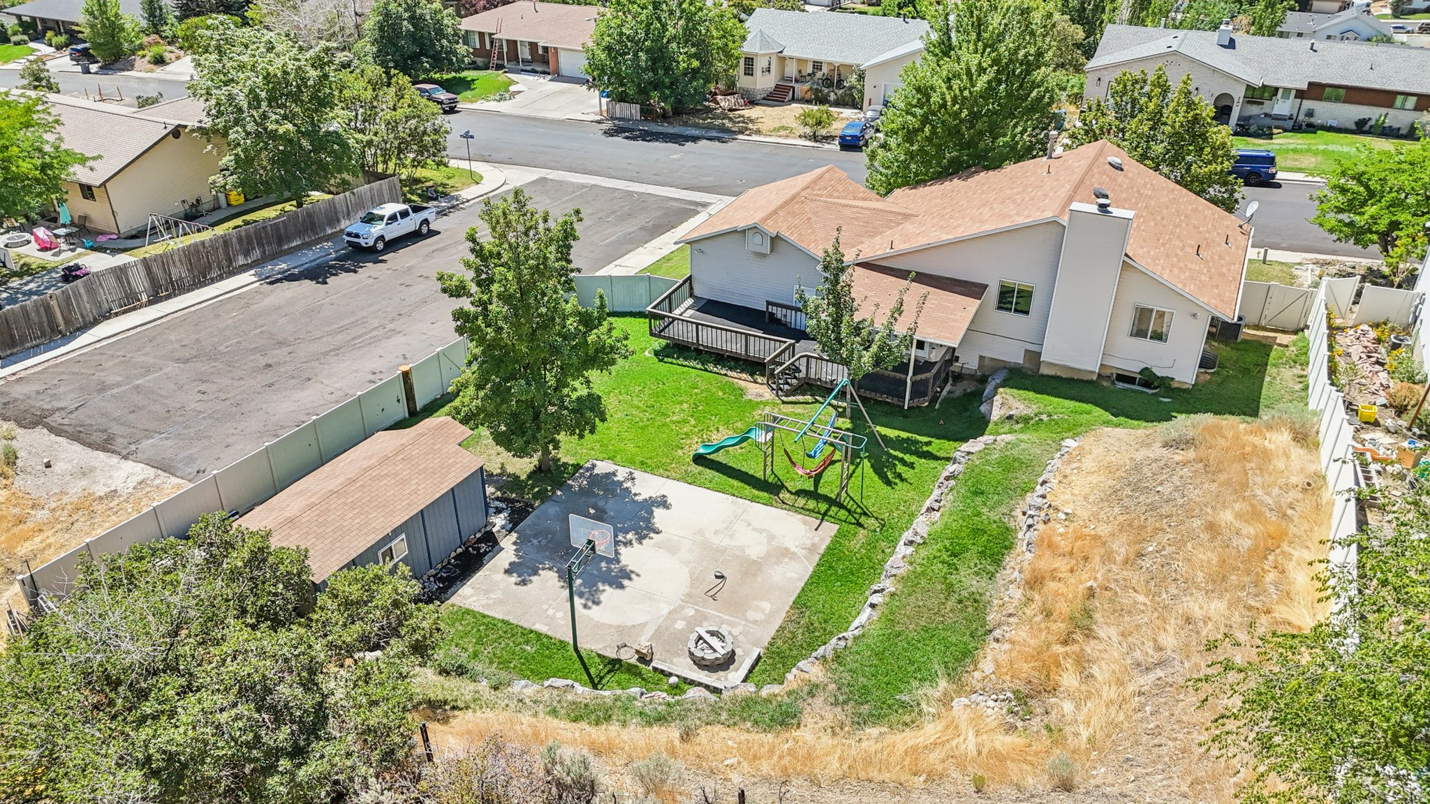 897 S CHEROKEE DR