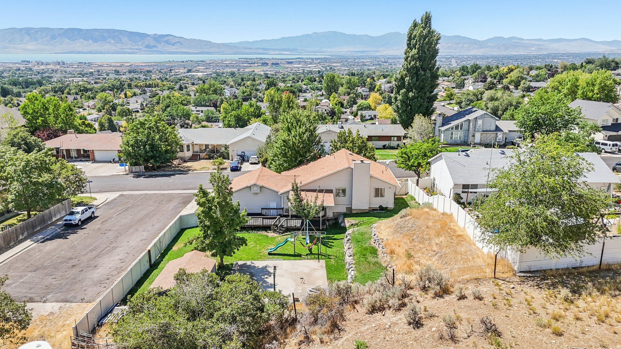 897 S CHEROKEE DR