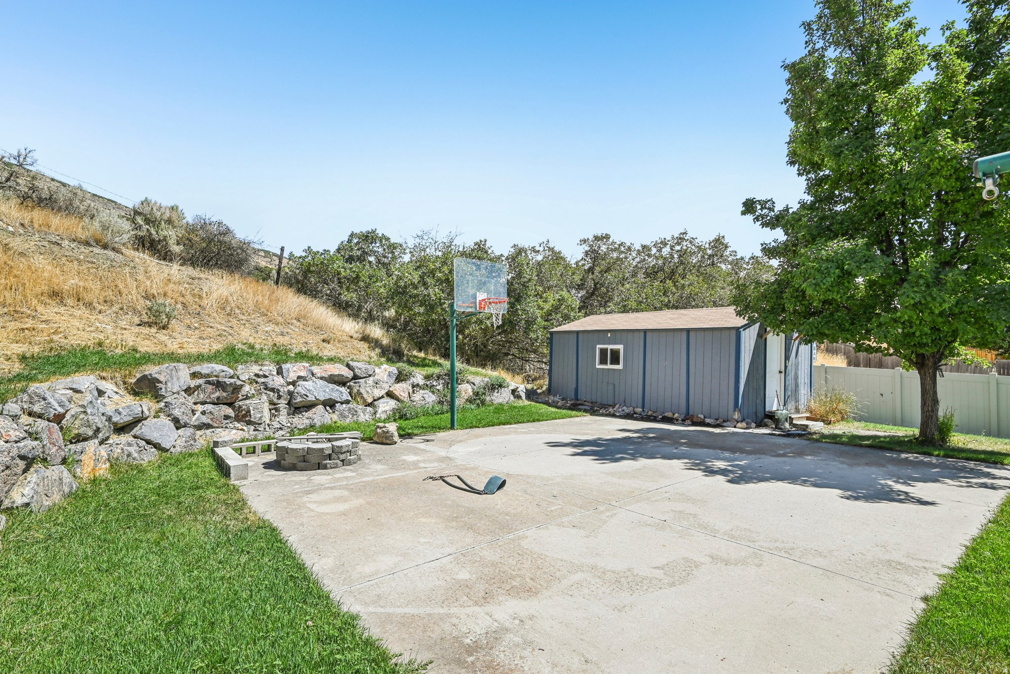 897 S CHEROKEE DR