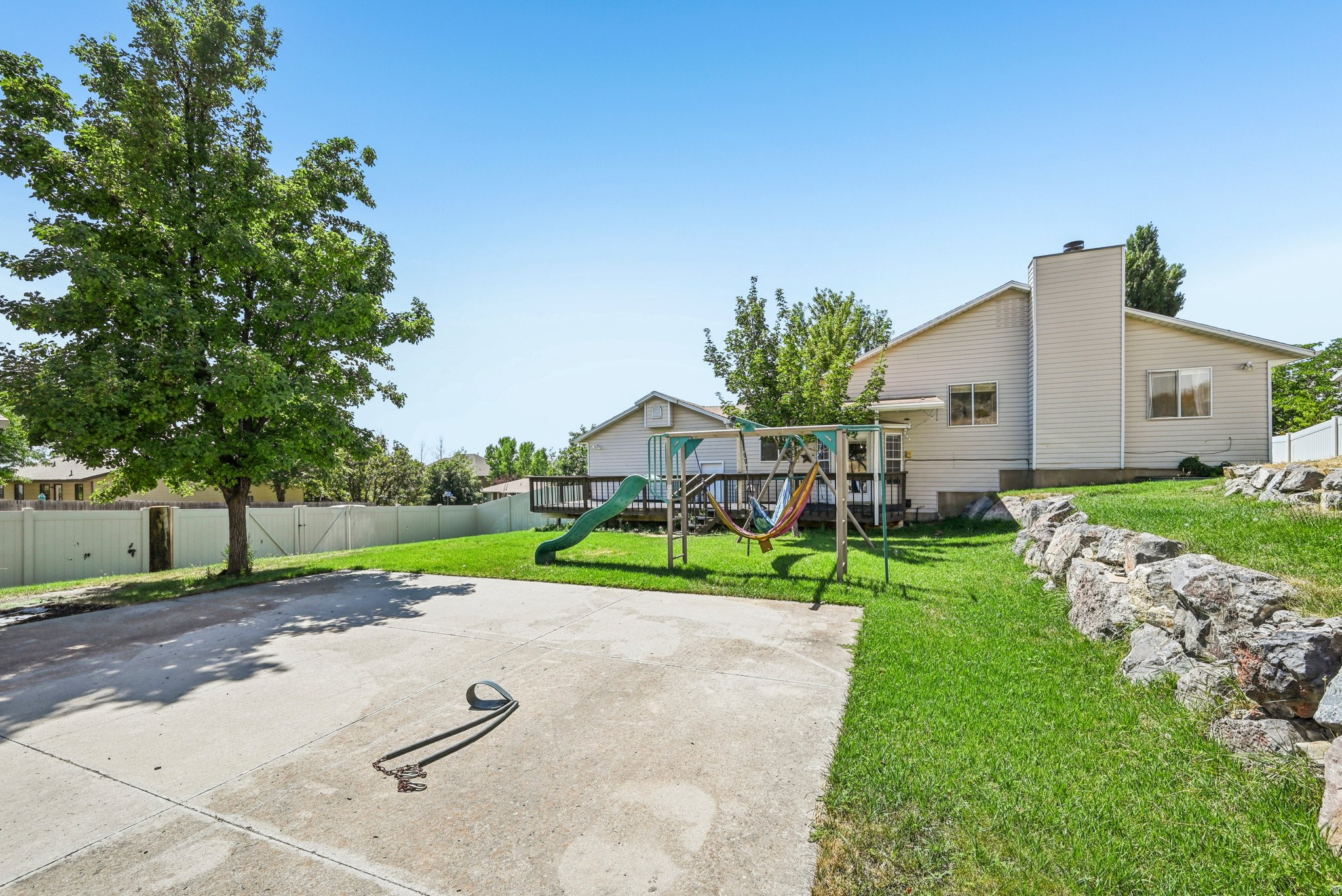 897 S CHEROKEE DR