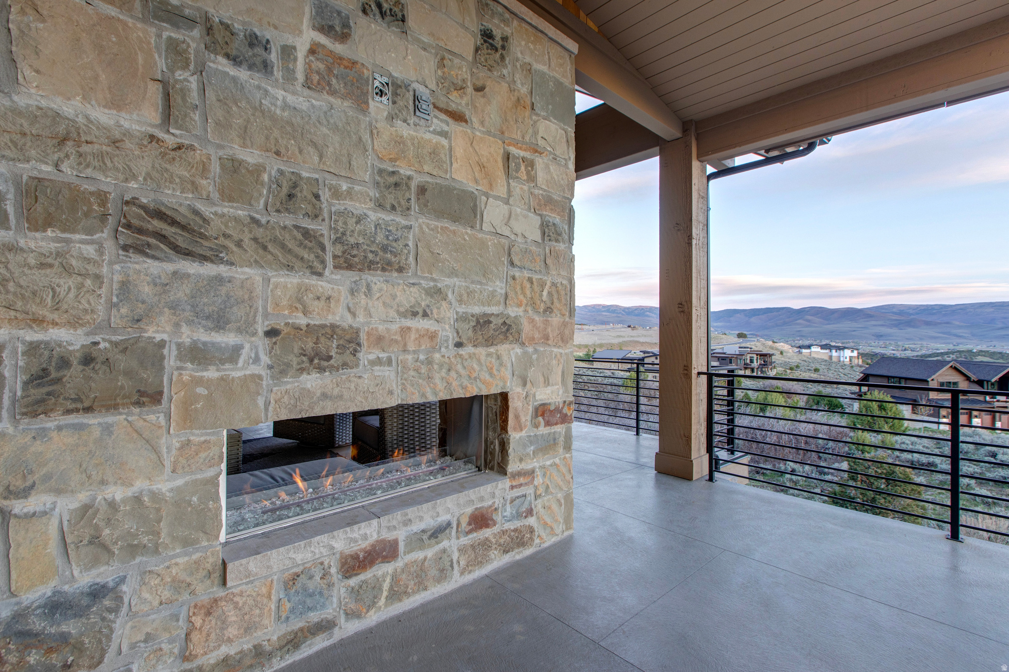 2566 E BOULDER TOP WAY