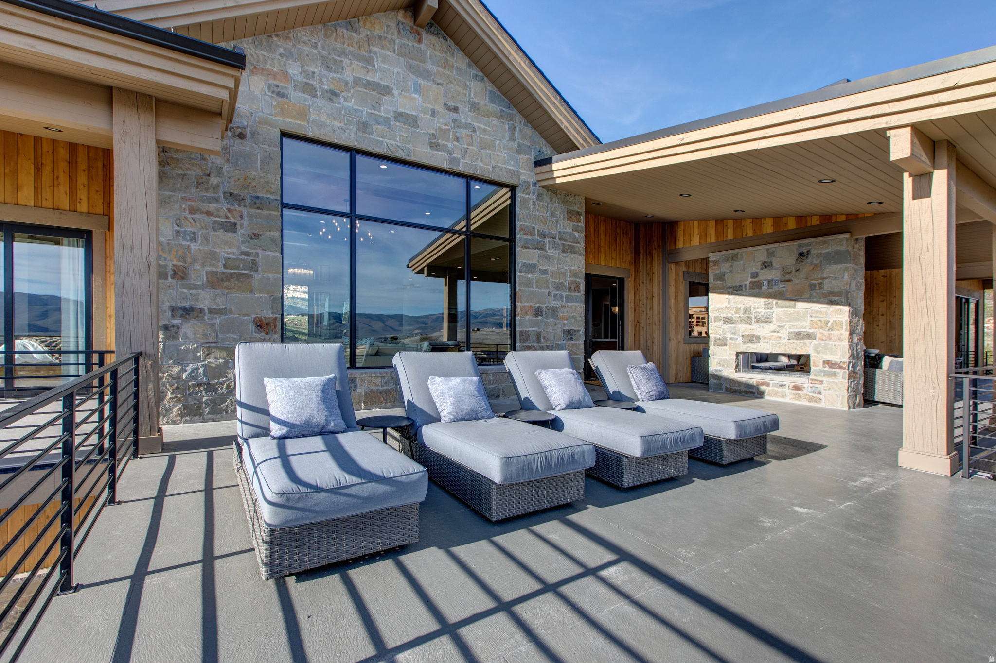 2566 E BOULDER TOP WAY