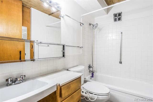 655 S Clinton Street Unit: 10A