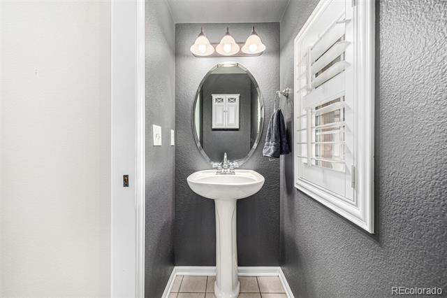 1003 Roslyn Court