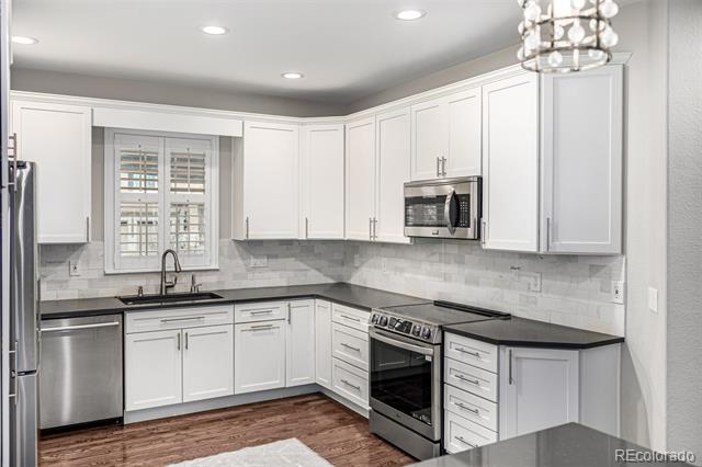 1003 Roslyn Court