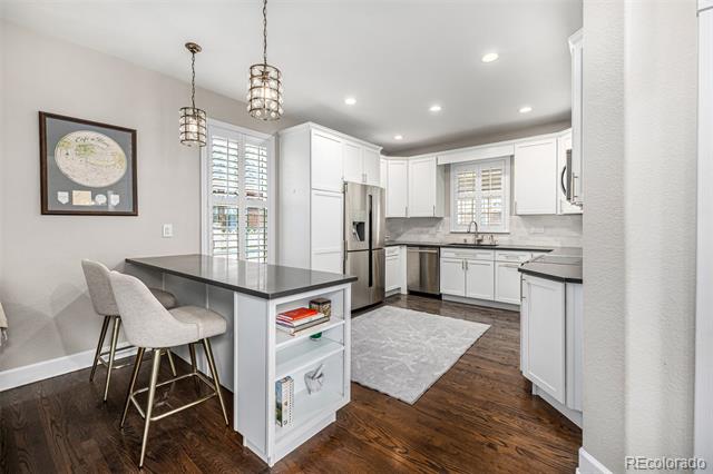 1003 Roslyn Court