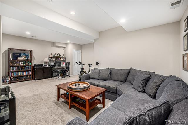 1003 Roslyn Court