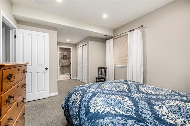 1003 Roslyn Court