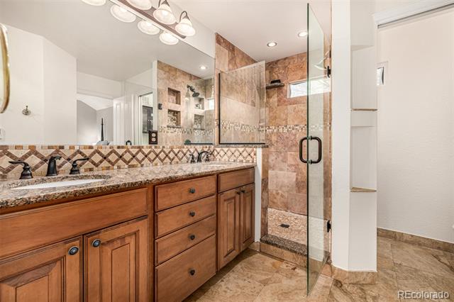 1003 Roslyn Court