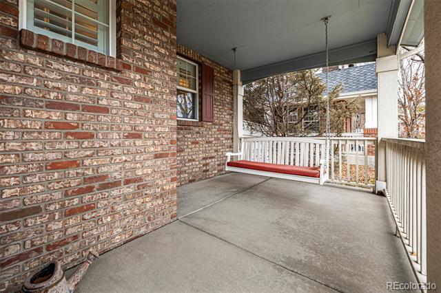 1003 Roslyn Court