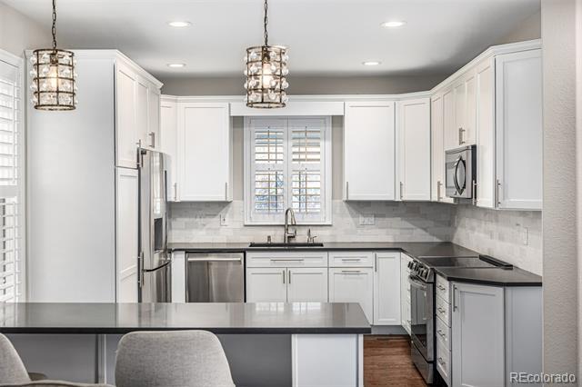 1003 Roslyn Court