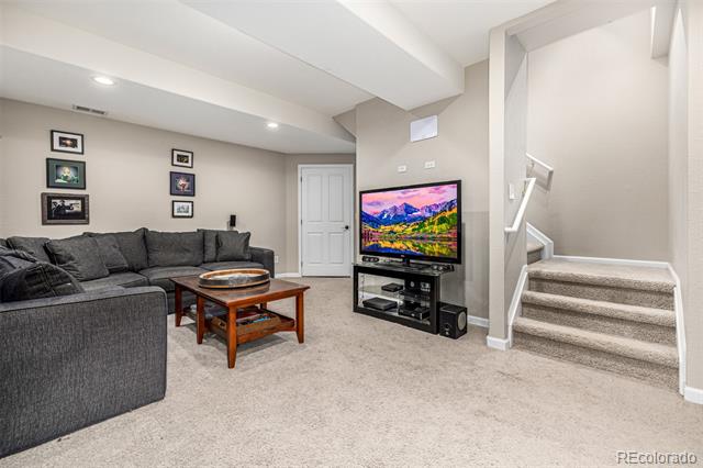 1003 Roslyn Court