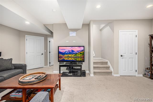 1003 Roslyn Court