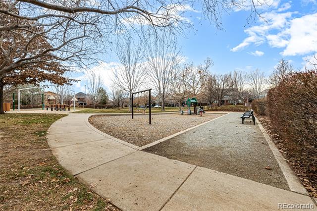 1003 Roslyn Court